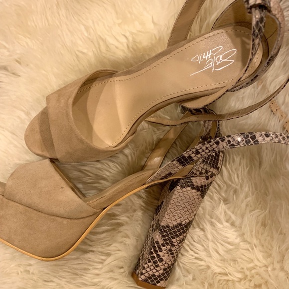 Sole Child Tan & Faux Snakeskin Platforms Size 7 - Picture 2 of 7